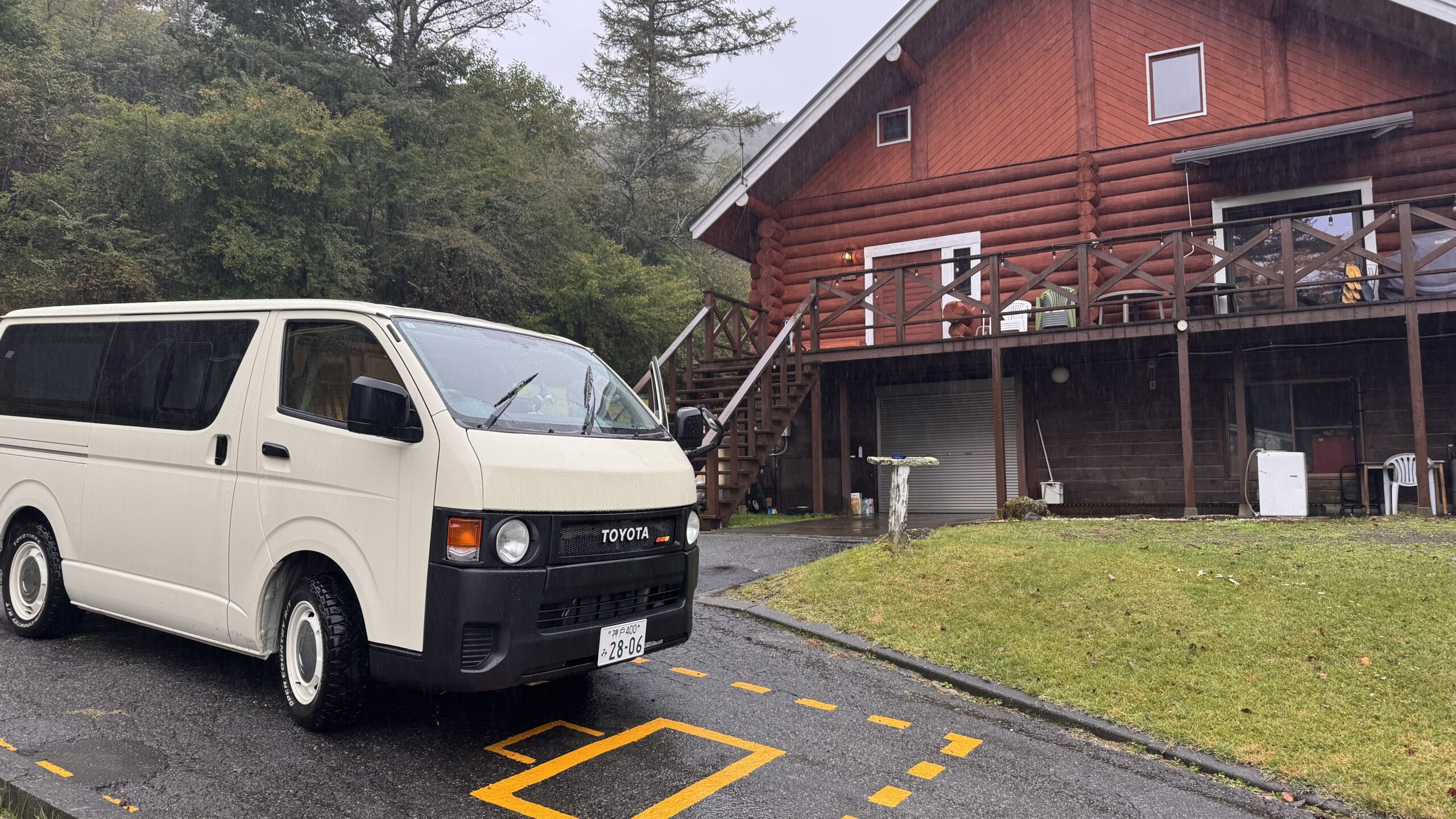 車中泊と宿を組み合わせたハイブリッド旅の様子
